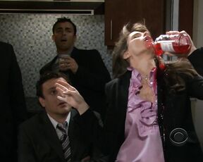 topless from behind on How I Met Your Mother S5e13!