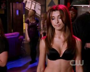 in Underwear on One Tree Hill s07e17!