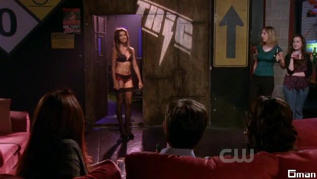 in Underwear on One Tree Hill s07e17!