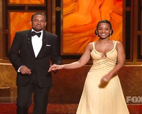 Cleavage from the 2010 NAACP Awards!