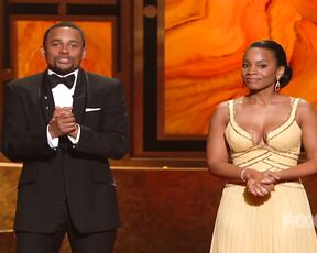 Cleavage from the 2010 NAACP Awards!