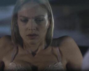 Cleavage in Bra on Human Target S1e5!