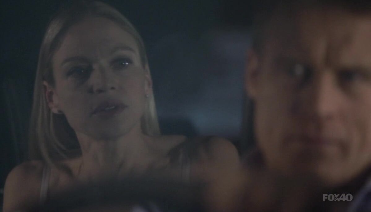 Cleavage in Bra on Human Target S1e5!