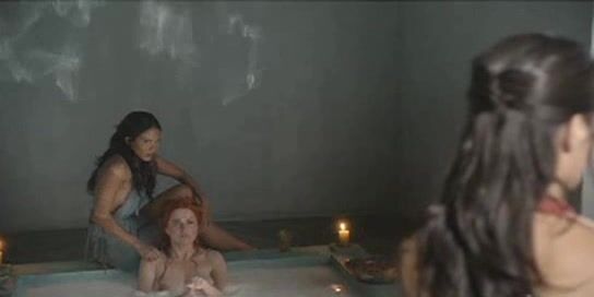 Bare Tits, Ass and Cunt on Spartacus!