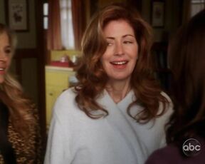 Julie Benz and Dana Delany on Desperate Housewives s06e17 720p!