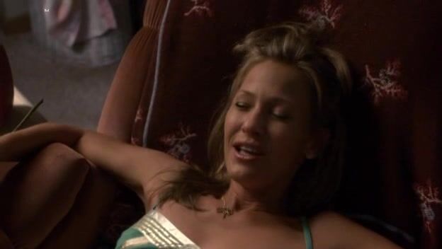 Topless on United States of Tara s02e02!