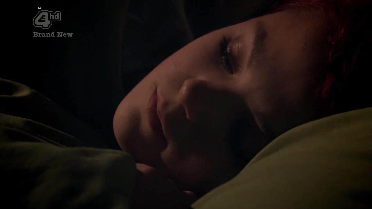 Kathryn Prescott and Lily Loveless in Undies on Skins s04e02 hdtv720p!