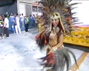 Bare Breasts at Carnaval Rio de Janeiro 2009!