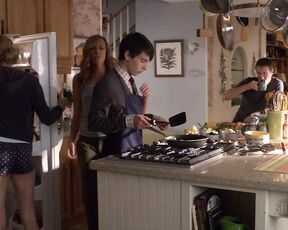 Looking Good on United States of Tara s02e0103e04e05 hdtv720p!