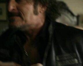 Pokers and Cleavage on Sons of Anarchy S02E11!