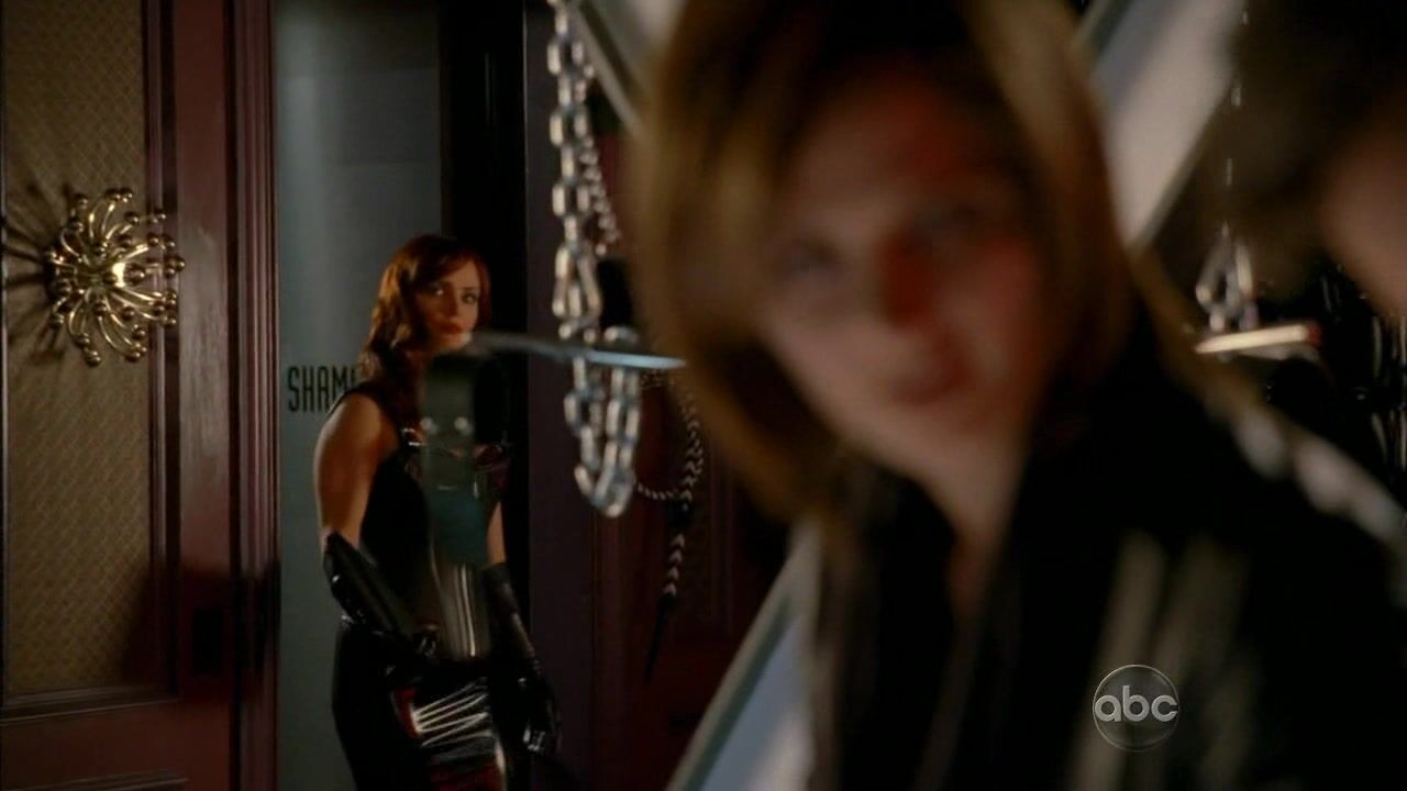 Cleavage in leather on Castle S2e16!