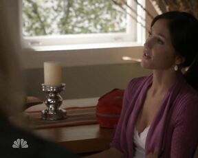 Cleavage on Parenthood S1e6a!