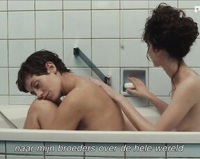 Nude in a bathtub in Soeur Sourire HDTV 720p!