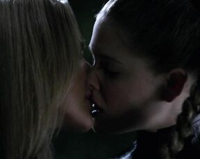 Tabrett Bethell Lesbian Kiss with Laura Brent on Legend of the Seeker 720p!