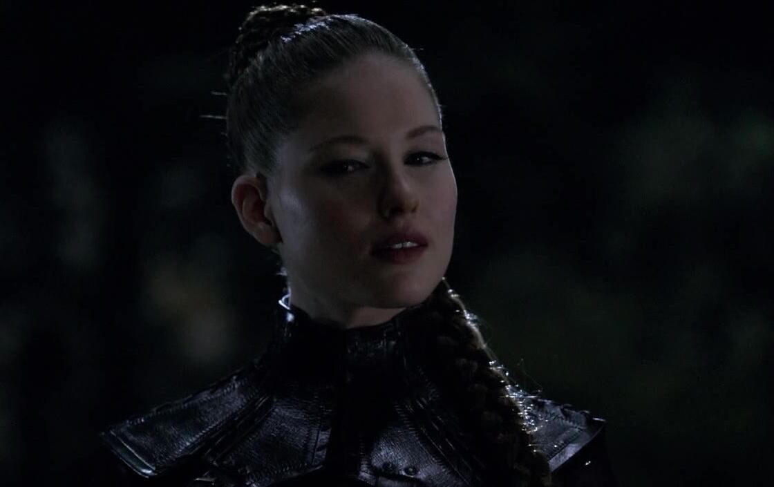 Tabrett Bethell Lesbian Kiss with Laura Brent on Legend of the Seeker 720p!