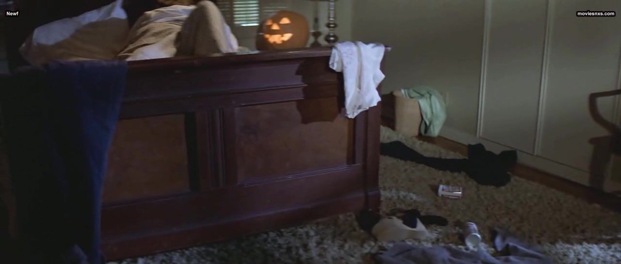 Bare Breasts in Halloween 1978 Bluray 720p!