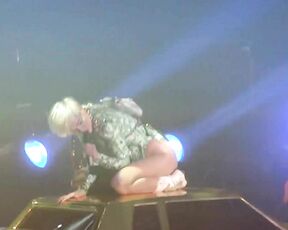 acting Slutty on Bangerz Tour in Birmingham HiDef 1080p!