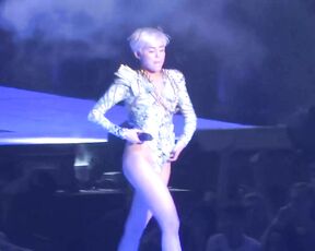 acting Slutty on Bangerz Tour in Birmingham HiDef 1080p!