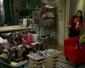 Bra scene on Young and Hungry s01e02 HiDef 720p!