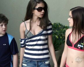 Julie Bowen, Sofia Vergara and Sarah Hyland in Swimsuit on Modern Family s01e23 hdtv720p!