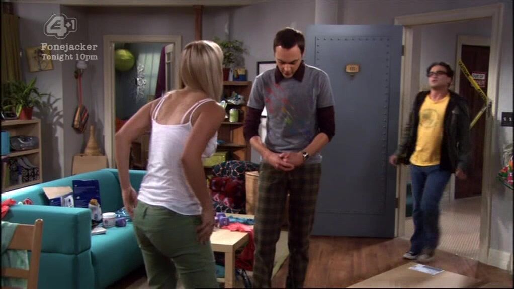 Cleavage and Pokies on The Big Bang Theory!