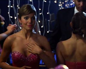 Cleavage on Smallville!