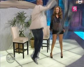 Spreads her legs on the Tyra show!