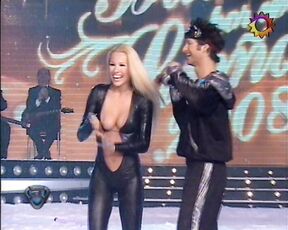 Oops Nipple Slip on Bailando por un Sueno!