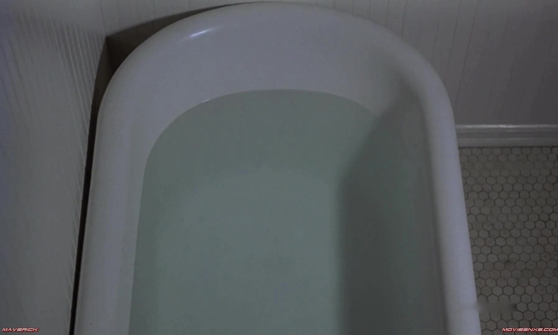 Nude in bathtub in The House On Carrol Street HDTV 1080p!