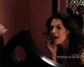 in Bra on Rizzoli and Isles s01e03 hdtv720p!