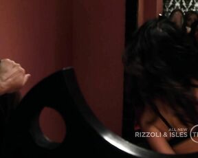 in Bra on Rizzoli and Isles s01e03 hdtv720p!