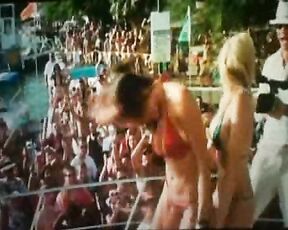 Kelly Brook and Riley Steele Complete Nude Scenes in Piranha 3D!