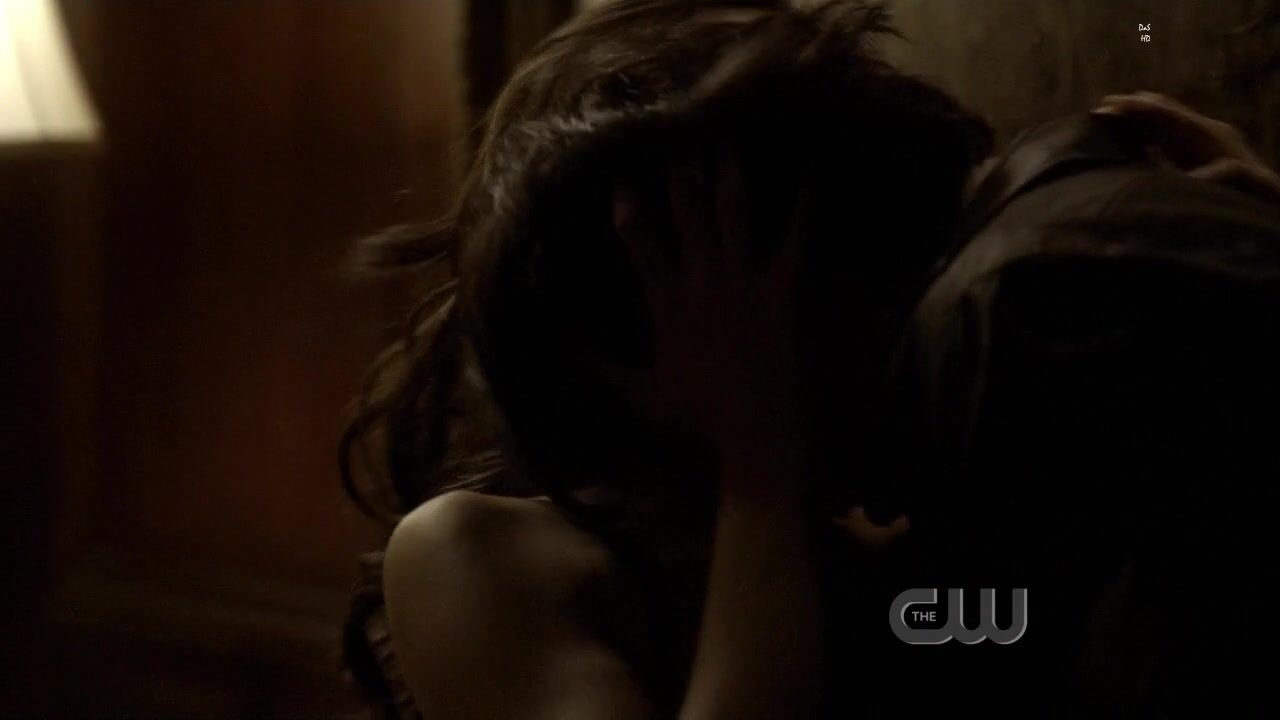 in Bra on The Vampire Diaries s02e01 HDTV 720p!