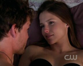 in Undies on One Tree Hill s08e01 HDTV 720p!