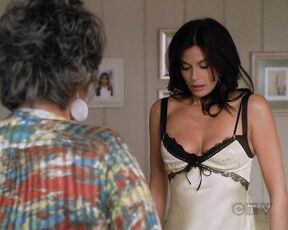 in Undies on Desperate Housewives s07e02 HDTV 720p!