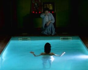 Nude in water in Avocats et Associes s18e05 HiDef 720p!