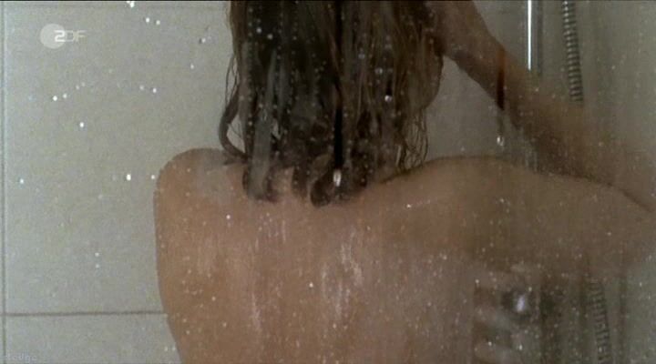 Nude and Showering from Solange du schliefst!