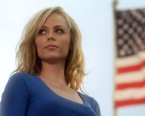 as Supergirl on Smallville S10e3!