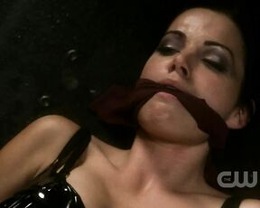 in leather on Smallville S10e3!