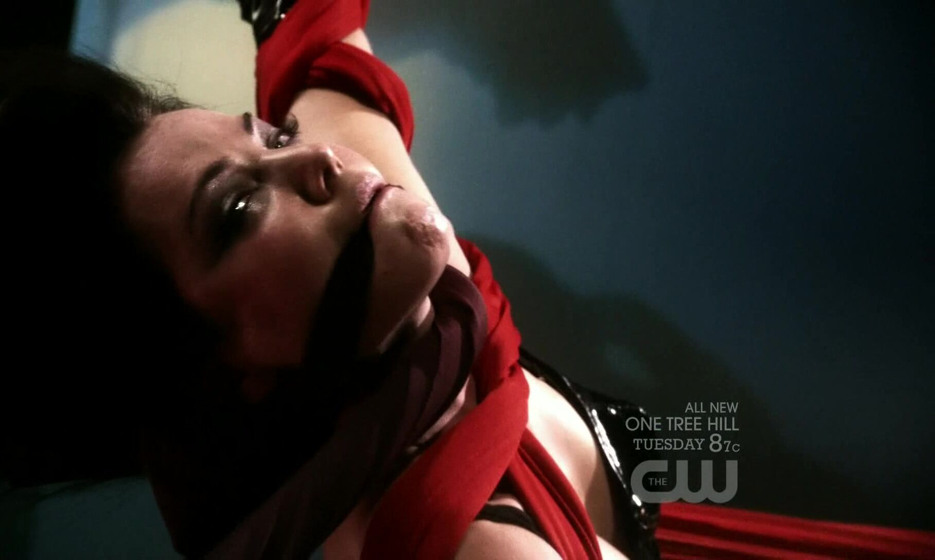 in leather on Smallville S10e3!