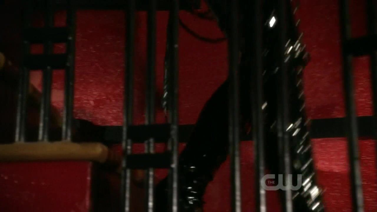 in leather on Smallville S10e3!