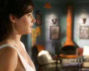 Cleavage on Smallville HiDef!