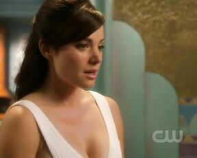 Cleavage on Smallville HiDef!