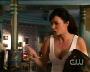 Cleavage on Smallville HiDef!