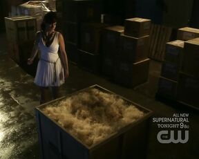 Cleavage on Smallville HiDef!