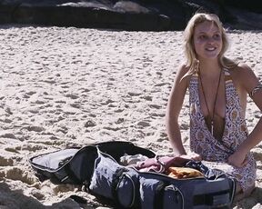 Topless in Turistas BluRay 1080p!