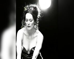 from Pirelli Calendar 2011 Behind The Scenes!