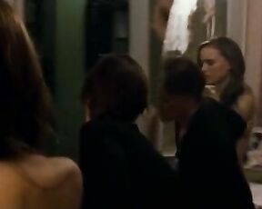 Natalie Portman and Mila Kunis in Undies and girl-on-girl action in Black Swan!