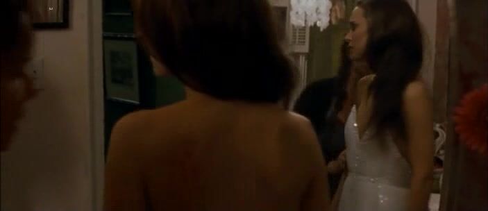 Natalie Portman and Mila Kunis in Undies and girl-on-girl action in Black Swan!