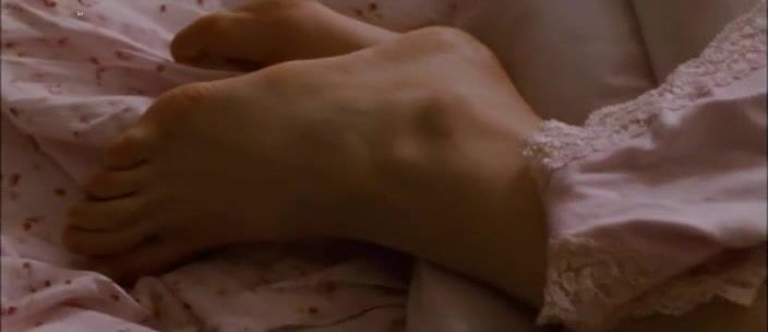 Natalie Portman and Mila Kunis in Undies and girl-on-girl action in Black Swan!